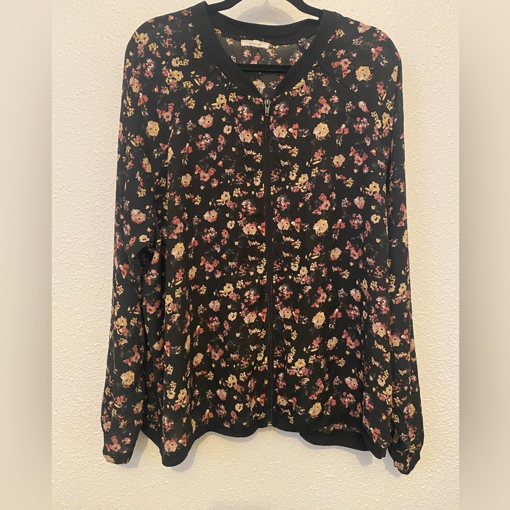 Maurices long sleeve sheer summer jacket Black Floral Full zip up size 3 plus